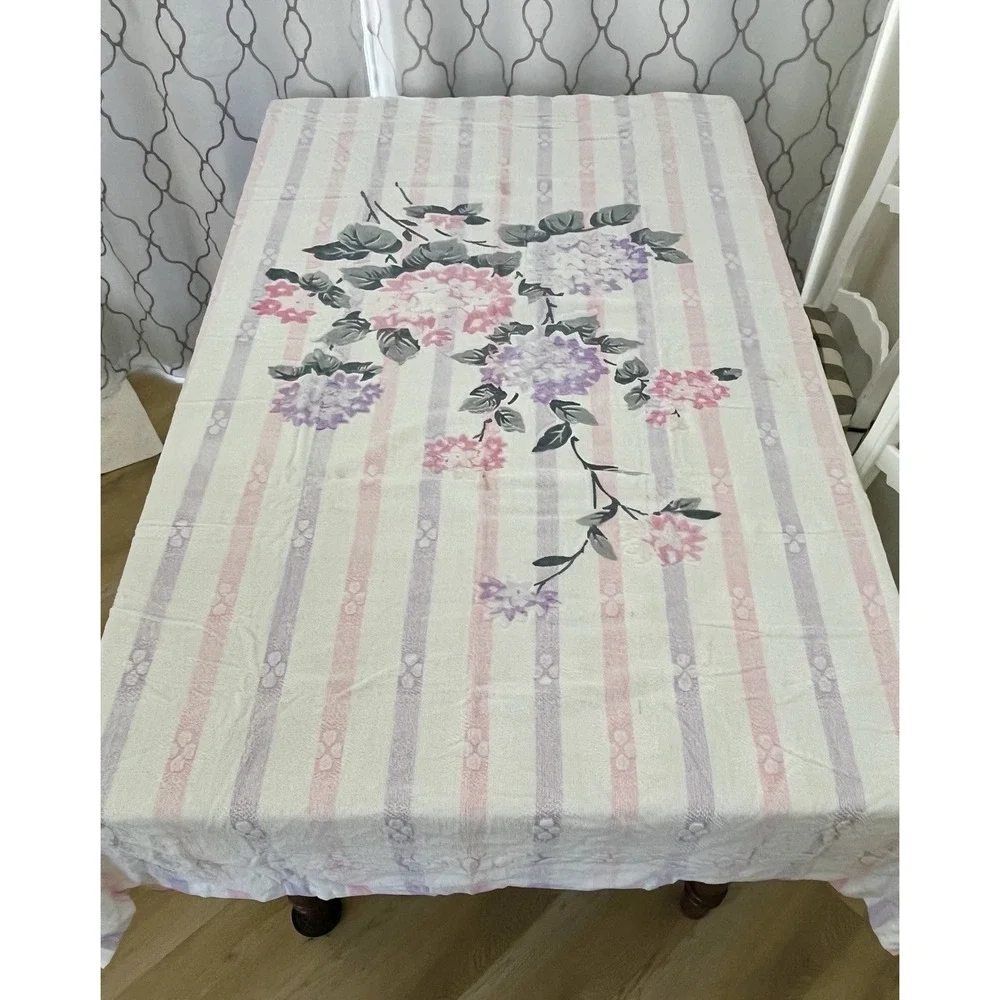 Vtg 1980s BATH SHEET Floral Purple Made in Shanghai Swan Brand *READ DESC*